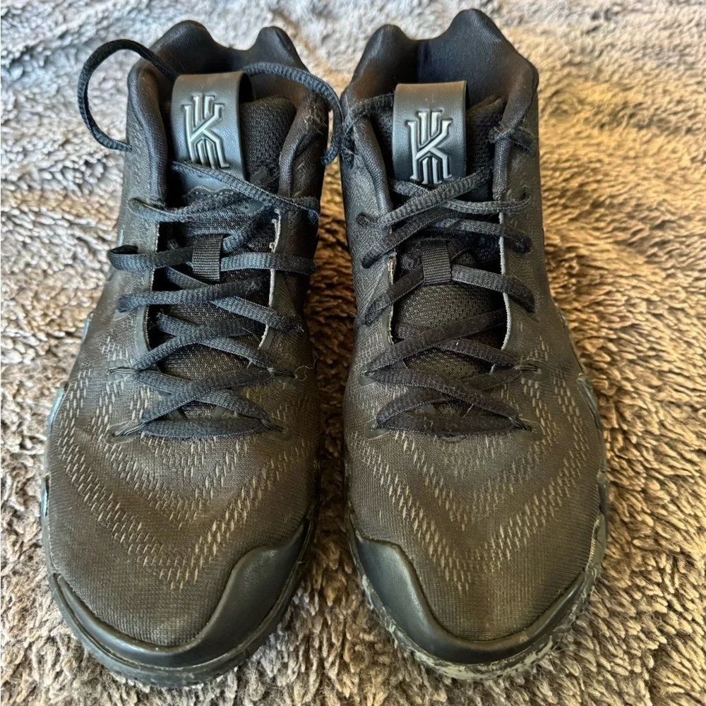 NIKE Kyrie 4 Blackouts Kids Basketball Shoes